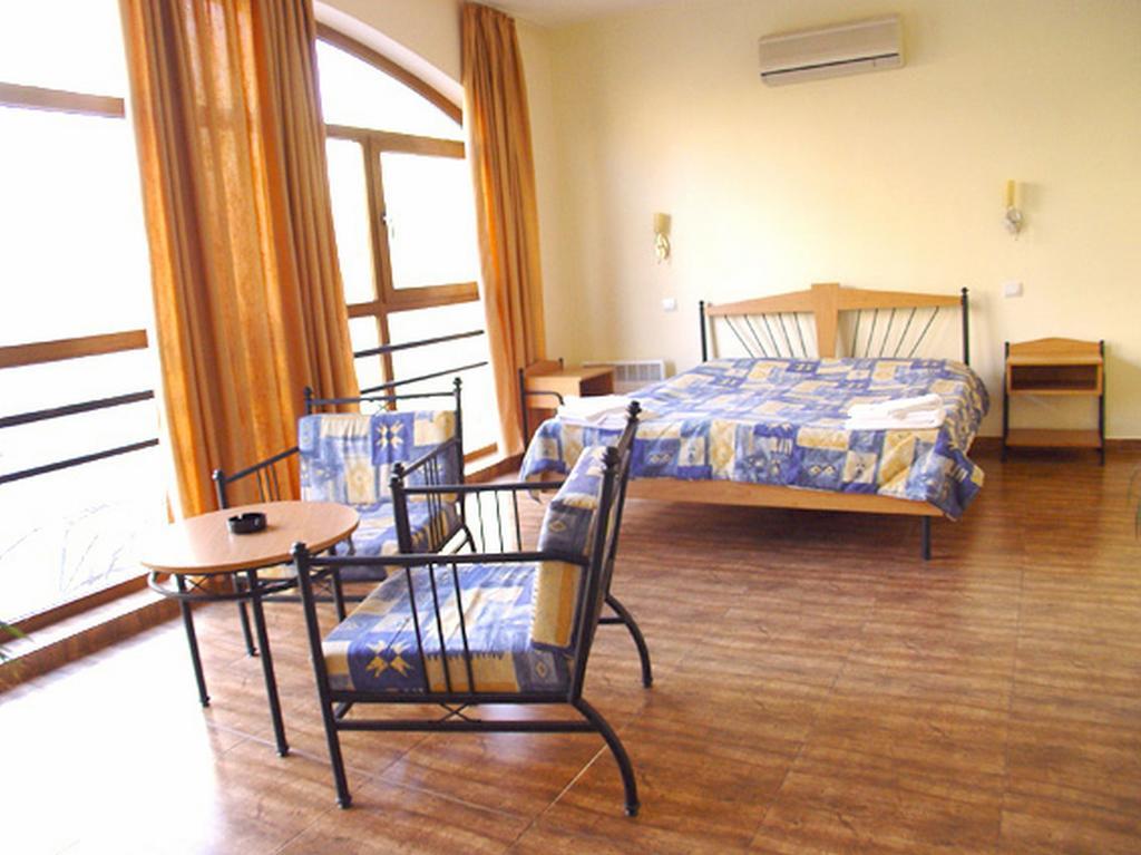 Central Family Hotel Haskovo Quarto foto