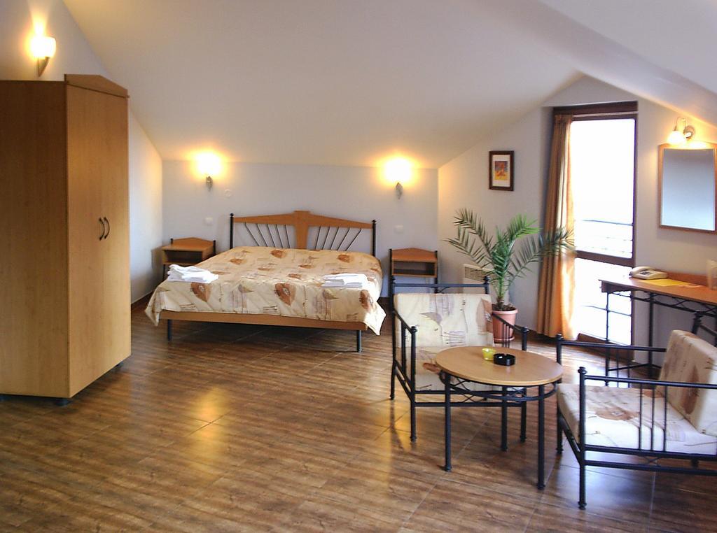 Central Family Hotel Haskovo Quarto foto